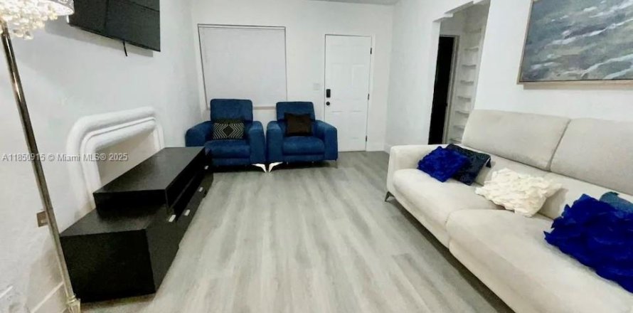 House in Miami, Florida 3 bedrooms, 185.53 sq.m. № 1855221