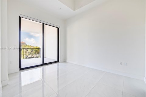 Condo in Coral Gables, Florida, 2 bedrooms  № 2003706 - photo 13
