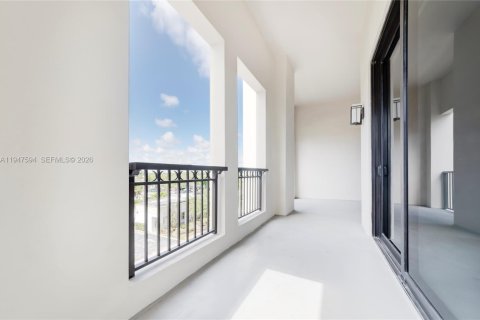 Condo in Coral Gables, Florida, 2 bedrooms  № 2003706 - photo 8