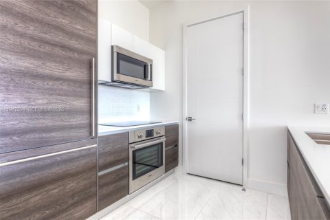 Condo in Coral Gables, Florida, 2 bedrooms  № 2003706 - photo 19