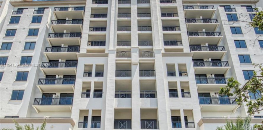 Condo in Coral Gables, Florida, 2 bedrooms  № 2003706