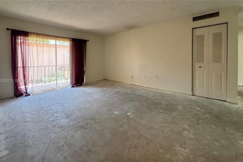 Copropriété à louer à Miami Lakes, Floride: 1 chambre, 62.43 m2 № 2244905 - photo 2
