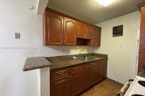 Copropriété à louer à Miami Lakes, Floride: 1 chambre, 62.43 m2 № 2244905 - photo 6