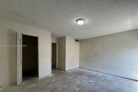 Copropriété à louer à Miami Lakes, Floride: 1 chambre, 62.43 m2 № 2244905 - photo 9