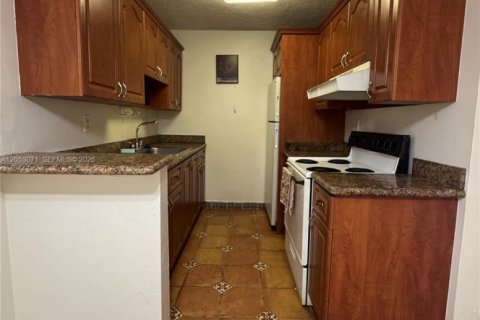 Copropriété à louer à Miami Lakes, Floride: 1 chambre, 62.43 m2 № 2244905 - photo 4