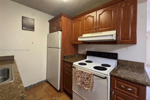 Copropriété à louer à Miami Lakes, Floride: 1 chambre, 62.43 m2 № 2244905 - photo 5