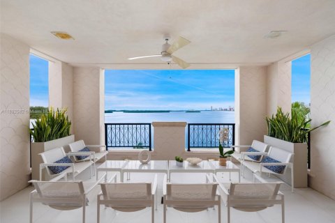 Condo in Miami Beach, Florida, 3 bedrooms  № 1931335 - photo 2