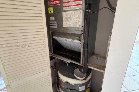 Снять в аренду кондоминиум в Холливуд, Флорида 2 спальни, 108.51м2, № 2026963 - фото 15