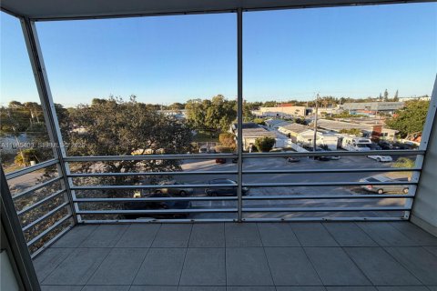 Снять в аренду кондоминиум в Холливуд, Флорида 2 спальни, 108.51м2, № 2026963 - фото 3