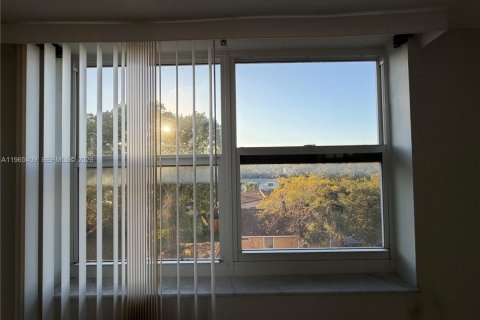 Снять в аренду кондоминиум в Холливуд, Флорида 2 спальни, 108.51м2, № 2026963 - фото 28