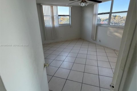 Снять в аренду кондоминиум в Холливуд, Флорида 2 спальни, 108.51м2, № 2026963 - фото 6