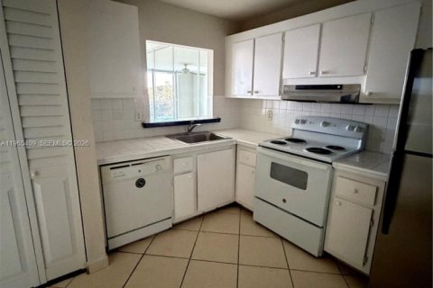 Снять в аренду кондоминиум в Холливуд, Флорида 2 спальни, 108.51м2, № 2026963 - фото 17