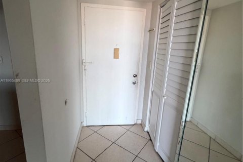 Снять в аренду кондоминиум в Холливуд, Флорида 2 спальни, 108.51м2, № 2026963 - фото 25