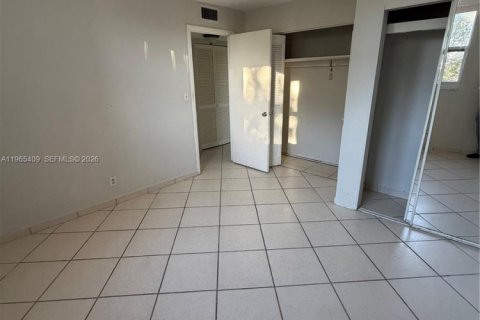 Снять в аренду кондоминиум в Холливуд, Флорида 2 спальни, 108.51м2, № 2026963 - фото 12