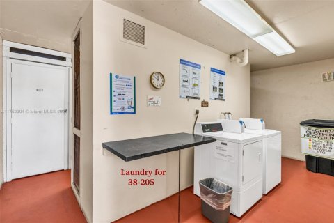 Купить кондоминиум в Пемброк-Пайнс, Флорида 2 спальни, 97.55м2, № 1811571 - фото 28