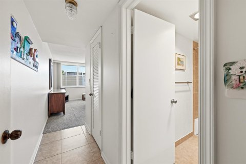 Copropriété à vendre à Pompano Beach, Floride: 2 chambres, 99.59 m2 № 2087622 - photo 10