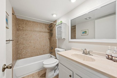 Copropriété à vendre à Pompano Beach, Floride: 2 chambres, 99.59 m2 № 2087622 - photo 15