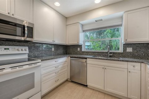 Villa ou maison à louer à Sarasota, Floride: 3 chambres, 209.59 m2 № 2391048 - photo 10