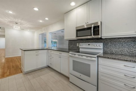 Villa ou maison à louer à Sarasota, Floride: 3 chambres, 209.59 m2 № 2391048 - photo 11