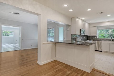 Villa ou maison à louer à Sarasota, Floride: 3 chambres, 209.59 m2 № 2391048 - photo 4