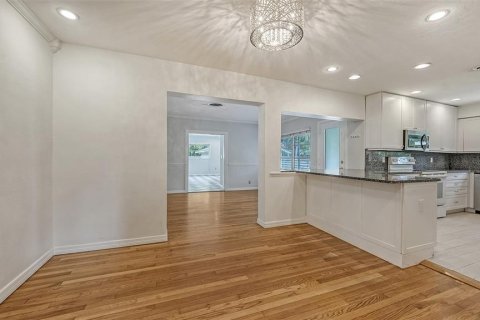 Villa ou maison à louer à Sarasota, Floride: 3 chambres, 209.59 m2 № 2391048 - photo 5