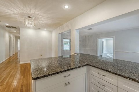 Villa ou maison à louer à Sarasota, Floride: 3 chambres, 209.59 m2 № 2391048 - photo 12