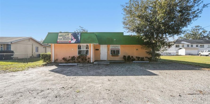 Propiedad comercial en Brandon, Florida 121.14 m2 № 2106304