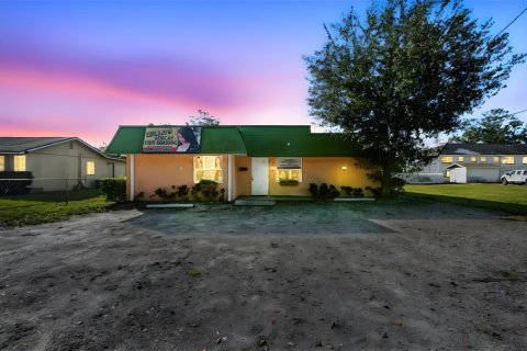 Propiedad comercial en venta en Brandon, Florida, 121.14 m2 № 2106304 - foto 2