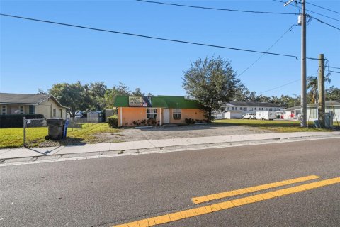 Propiedad comercial en venta en Brandon, Florida, 121.14 m2 № 2106304 - foto 4
