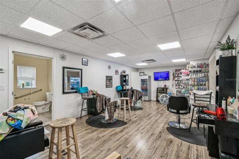 Propiedad comercial en venta en Brandon, Florida, 121.14 m2 № 2106304 - foto 26