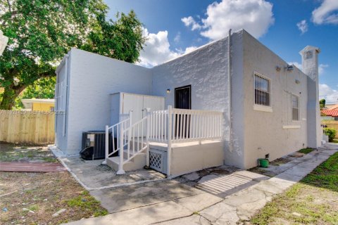 Immobilier commercial à vendre à Miami, Floride: 145.21 m2 № 2082738 - photo 5