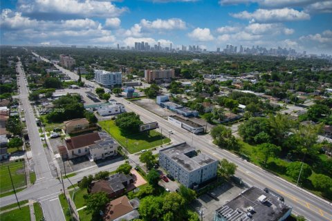 Immobilier commercial à vendre à Miami, Floride: 145.21 m2 № 2082738 - photo 7