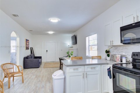 Immobilier commercial à vendre à Miami, Floride: 145.21 m2 № 2082738 - photo 15