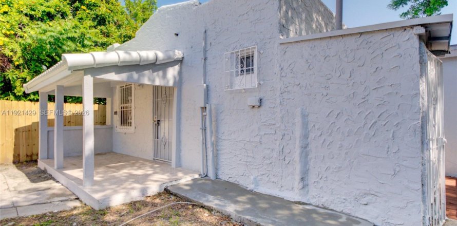 Immobilier commercial à Miami, Floride 145.21 m2 № 2082738