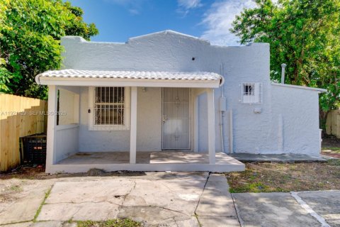 Immobilier commercial à vendre à Miami, Floride: 145.21 m2 № 2082738 - photo 4