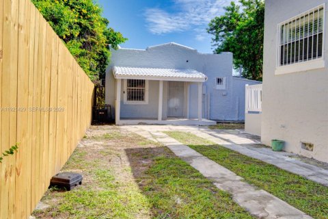 Immobilier commercial à vendre à Miami, Floride: 145.21 m2 № 2082738 - photo 3