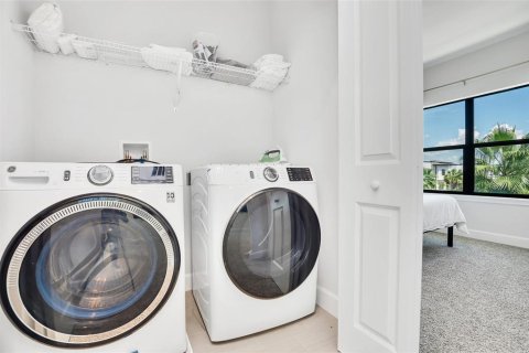 Townhouse in Davenport, Florida 4 bedrooms, 200.95 sq.m. № 2229340 - photo 22