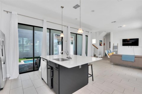 Townhouse in Davenport, Florida 4 bedrooms, 200.95 sq.m. № 2229340 - photo 7