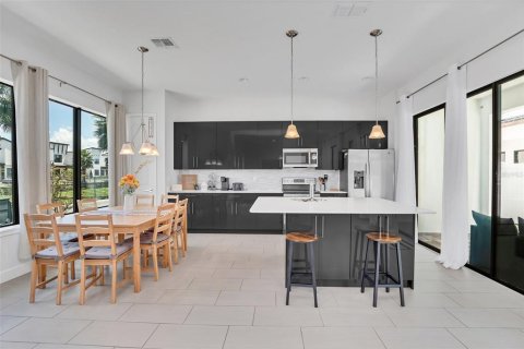 Townhouse in Davenport, Florida 4 bedrooms, 200.95 sq.m. № 2229340 - photo 6