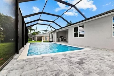 House in Cape Coral, Florida 3 bedrooms, 160.35 sq.m. № 2108738 - photo 5