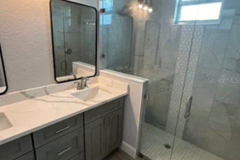 House in Cape Coral, Florida 3 bedrooms, 160.35 sq.m. № 2108738 - photo 9