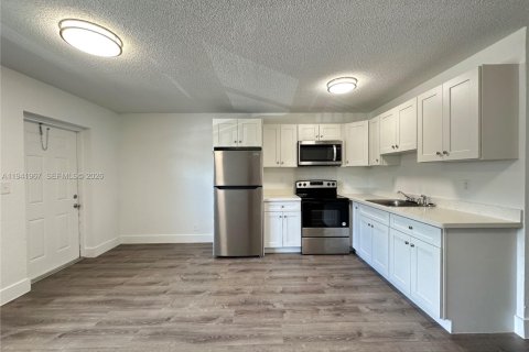 Apartamento en alquiler en Oakland Park, Florida, 1 dormitorio № 1998768 - foto 4