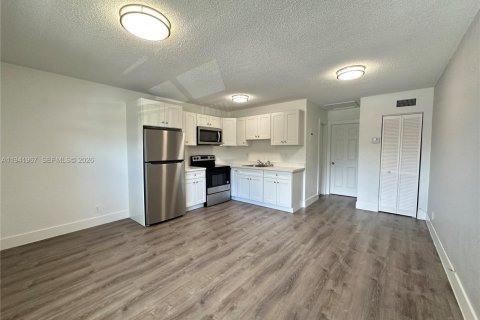Apartamento en alquiler en Oakland Park, Florida, 1 dormitorio № 1998768 - foto 3