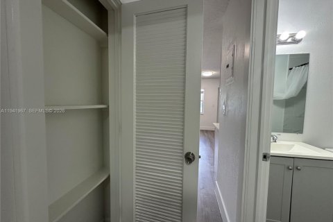 Apartamento en alquiler en Oakland Park, Florida, 1 dormitorio № 1998768 - foto 11