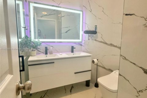 Купить виллу или дом в Хомстед, Флорида 4 спальни, 182.46м2, № 2034667 - фото 9