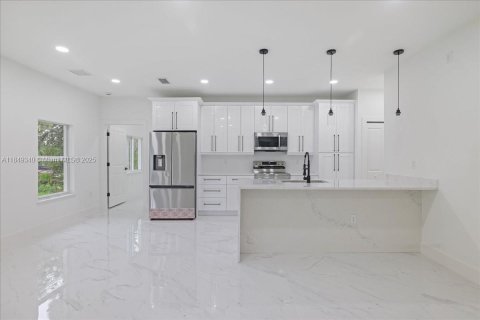 Casa en venta en Lehigh Acres, Florida, 3 dormitorios № 1941306 - foto 10