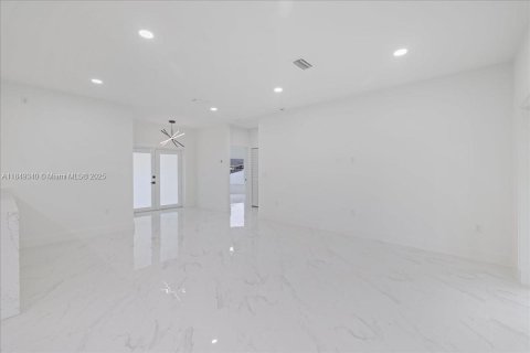Casa en venta en Lehigh Acres, Florida, 3 dormitorios № 1941306 - foto 6