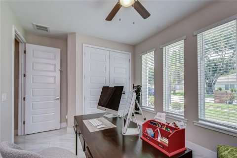 House in Tampa, Florida 4 bedrooms, 184.97 sq.m. № 2203332 - photo 26