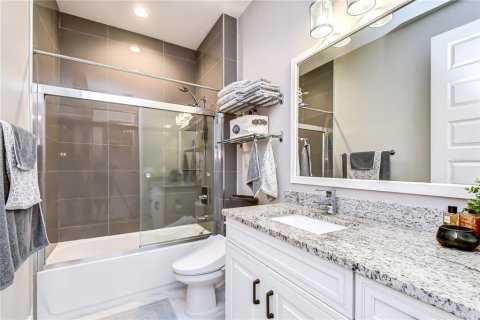 House in Tampa, Florida 4 bedrooms, 184.97 sq.m. № 2203332 - photo 27
