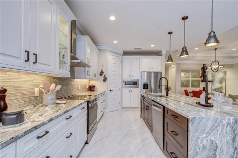 House in Tampa, Florida 4 bedrooms, 184.97 sq.m. № 2203332 - photo 16